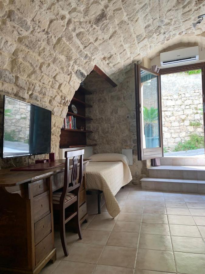 Aristogatti Hotel Ragusa Bagian luar foto