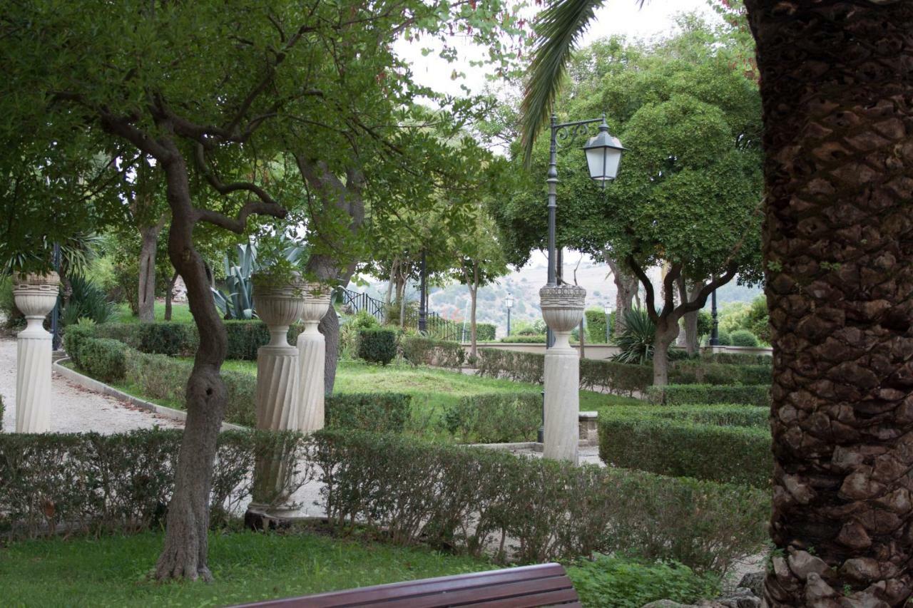 Aristogatti Hotel Ragusa Bagian luar foto