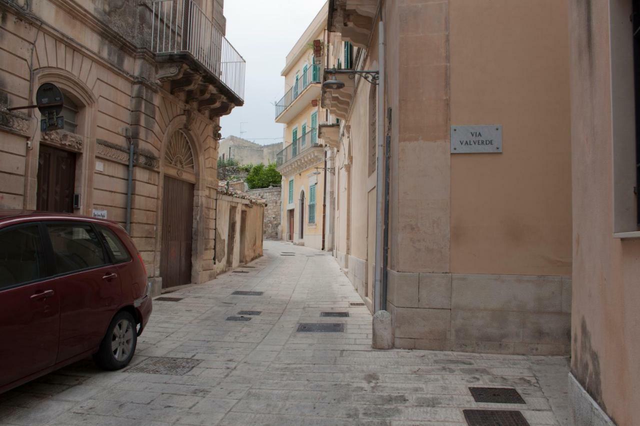 Aristogatti Hotel Ragusa Bagian luar foto
